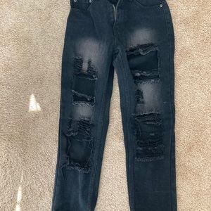 Boohoo black ripped boyfriend jeans